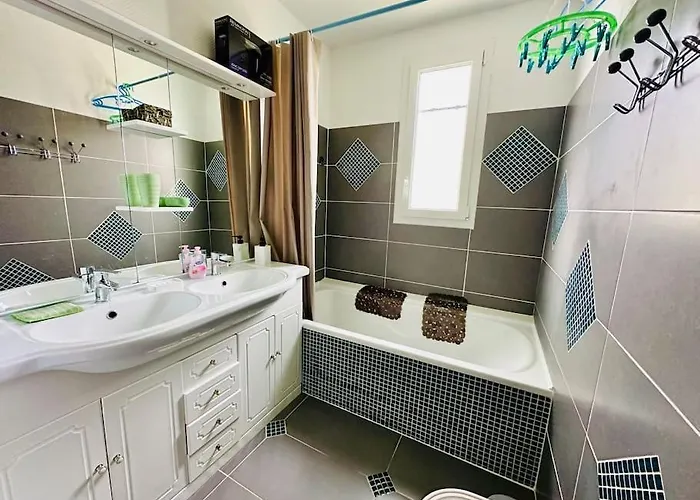 Au Petit Bonheur - Maison Familiale Au Calme *